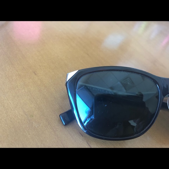 Authentic Tory Burch sunglasses with gold case - Picture 5 of 6